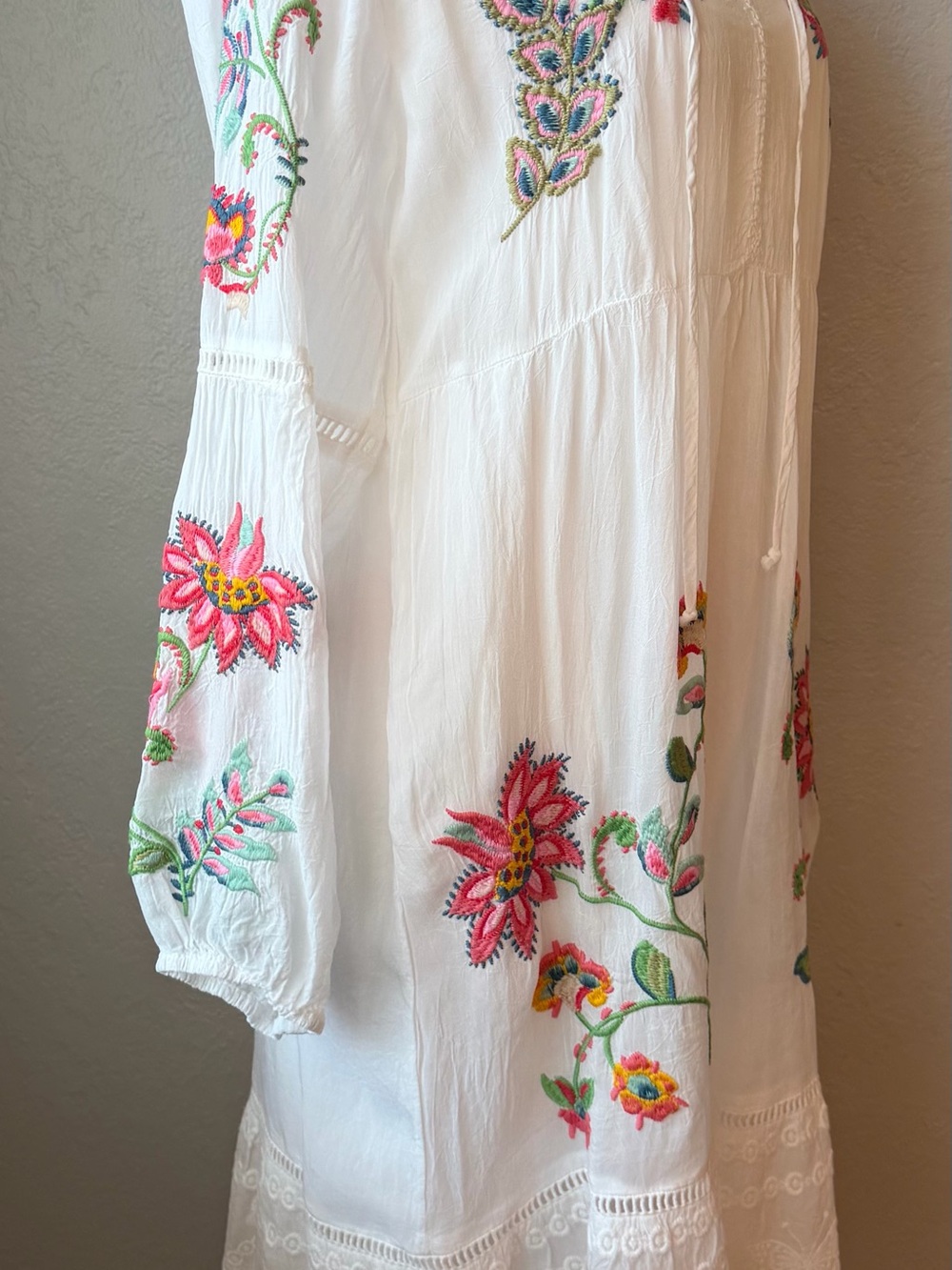 NWT. Johnny Was  White Embroidered Floral Boho Dress Size Small - Picture 12 of 15